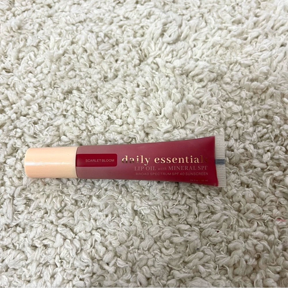 Essentials Scarlet Bloom Lip Oil